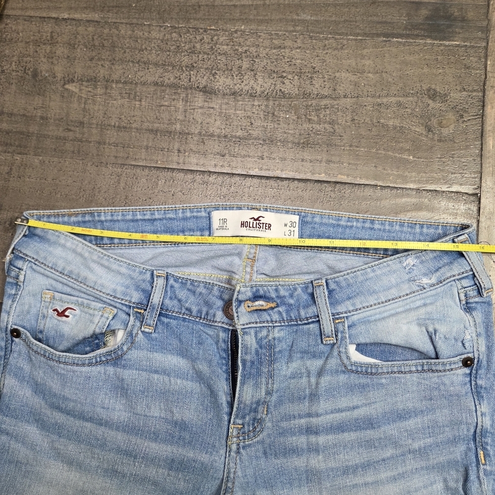 Hollister Women's Light Blue Jeans - Picture 2 of 8